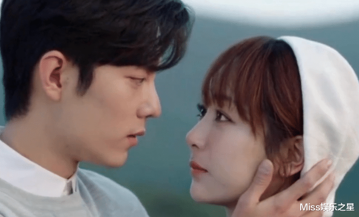 街拍|妈妈催婚杨紫表示遇到肖战就嫁了吧,肖战脸红,真情实感藏不住