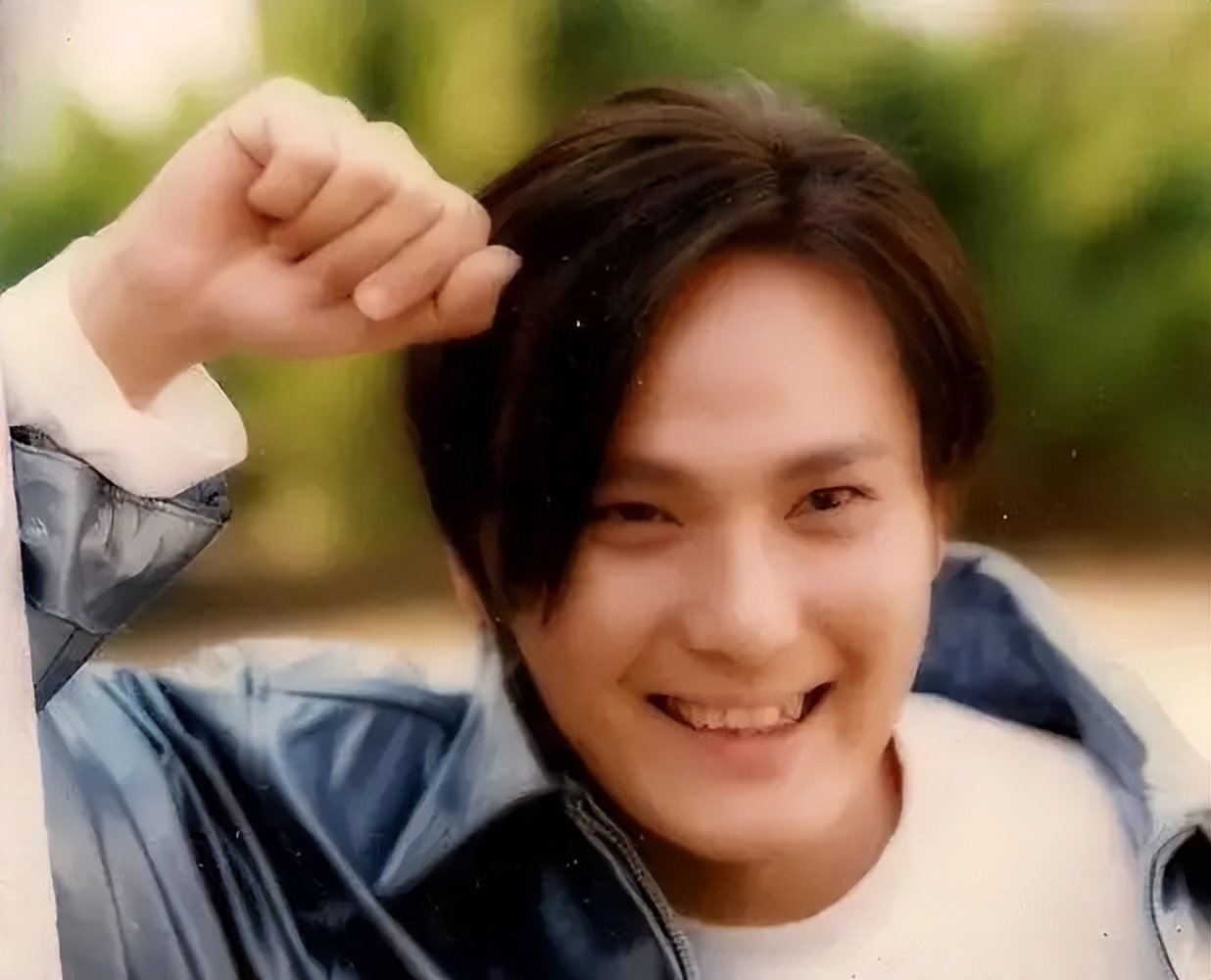 张信哲|55岁张信哲站台捞金 身材发福满脸浮肿难相认 镜头拉近我眼眶湿润了