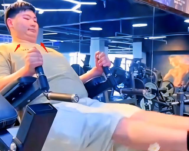 陈萌 婚期将近？朱小伟开始减肥，3层下巴抢镜，网友：新媳妇有手段