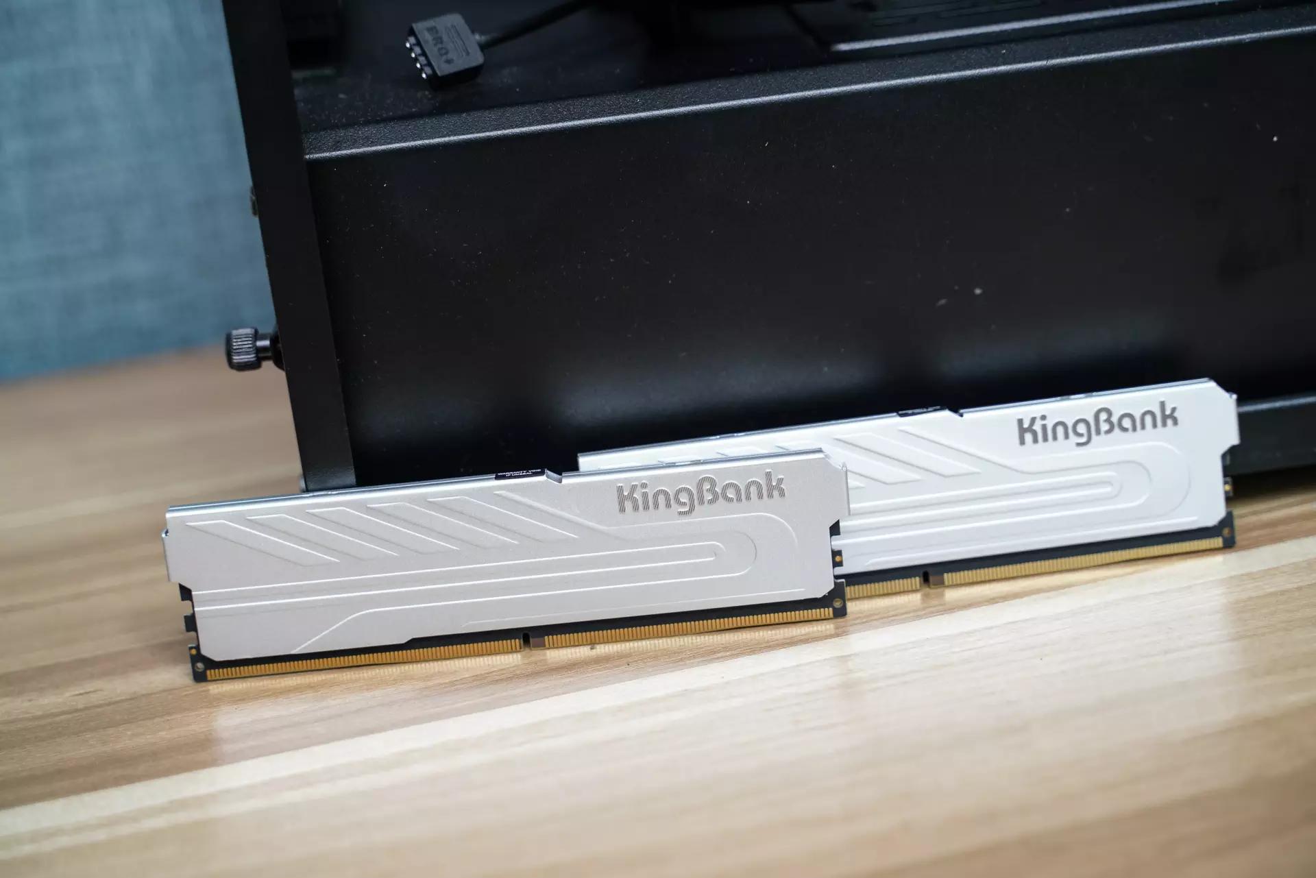 主板|亲民高频DDR5内存，金百达6000MHz银爵32GB：一键超频性能大涨