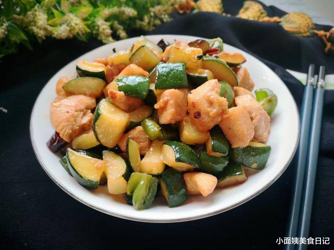 深秋,黄瓜苦瓜靠边站,建议吃这瓜,润肺养胃,热量低,营养佳!