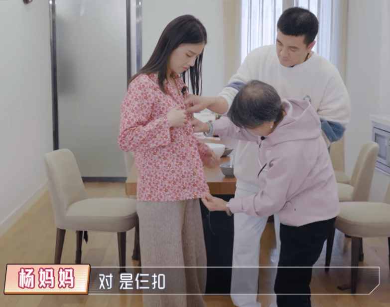 黄圣依|黄圣依九旬婆婆一天播两场,轮流帮2个女儿,网友:到底有没有钱?