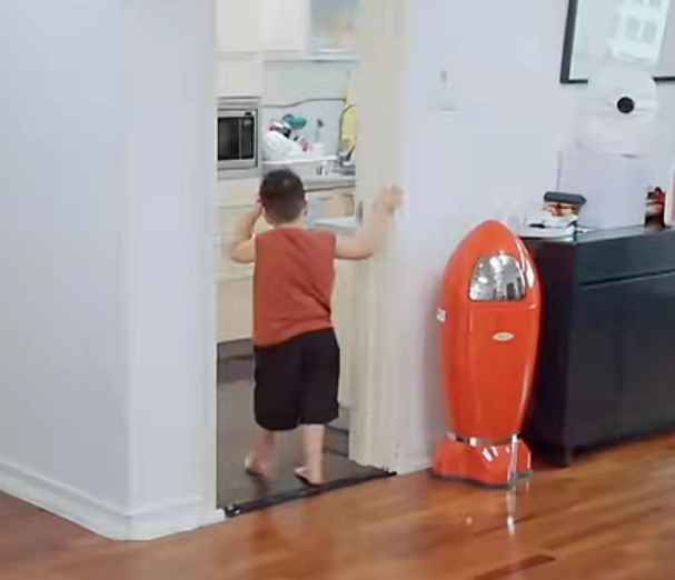 宋丹丹|宋丹丹4岁孙子罕露面,浑身肉乎抱着妈猛亲,五官与爸似复制粘贴