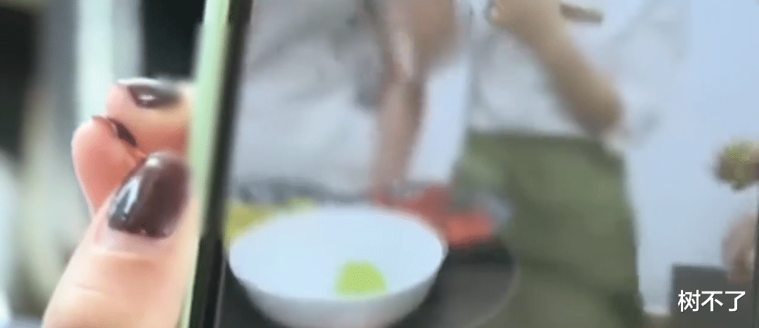 浙江大学|长沙出现5名男子街头裸奔，画面吓坏路人：跪着赚钱，可悲啊