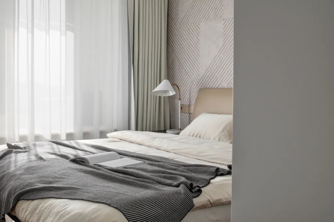 120㎡现代简约风格新房装修，嵌入式电视柜包容性极佳！