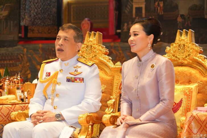 泰王原配妻子难得亮相！瘫坐着好可怜，中风多年，还是苏提达幸福