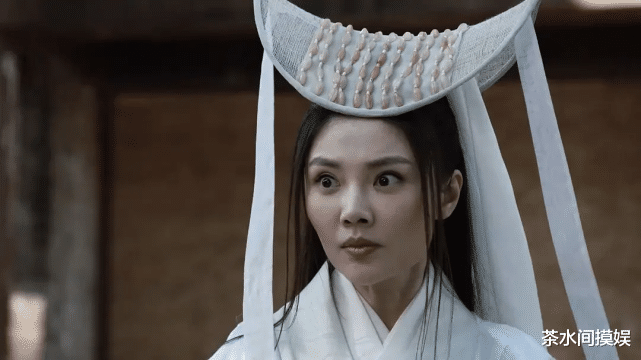 景甜|同样头顶“网兜”,贾静雯经典、邓萃雯毁形象,刘诗诗景甜太累赘