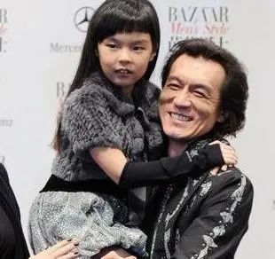 贾云馨|那些不起眼的星二代“整容”般长大！实现“弯道超车”了