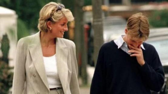 戴安娜|戴安娜太调皮！帮13岁儿子追星，威廉见到偶像害羞低头