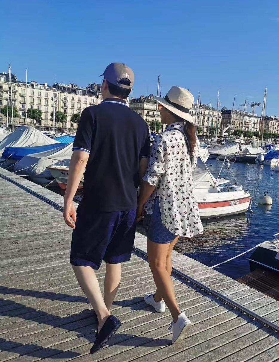 孙悦|49岁孙悦不顾疫情上海街头遛狗,坐轮椅行动不便,嫁富商豪宅曝光