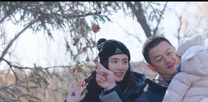 李亚鹏|李亚鹏正式公开二胎女儿正面照，像极妈妈海哈金喜的复制粘贴