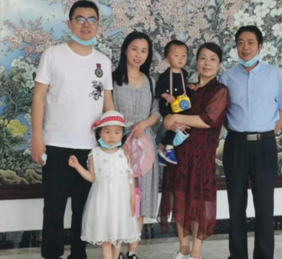 田静被遭熟人威胁,被怼幼稚、博眼球、卖惨,网友感叹:水深蟹多