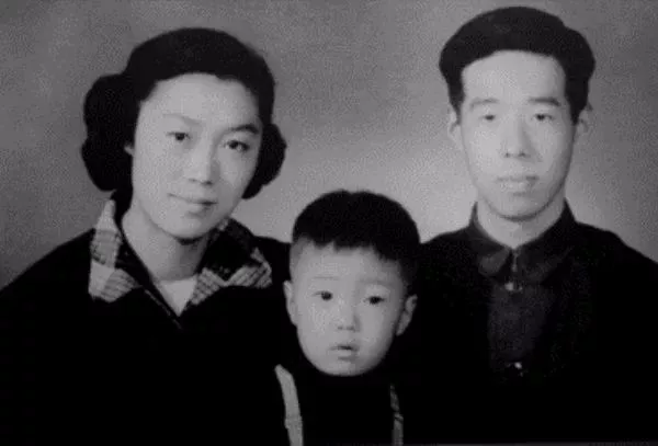 史铁生:三次自杀后,他却活成了所有人的救赎之神!