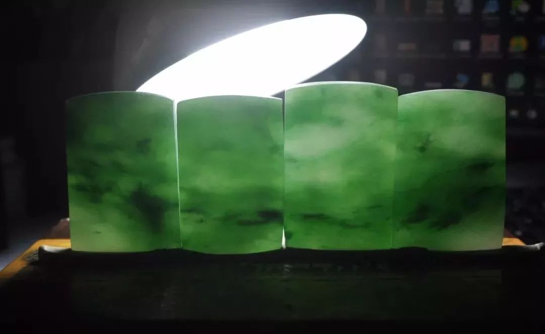 文玩|翡翠的《千里江山图》,寄宿了万物的思绪。