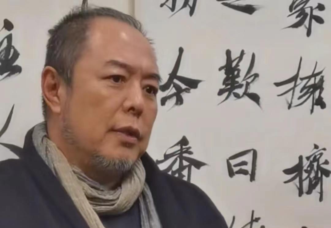 小姐姐|郭富城书法作品曝光，四个字卖了100万，将全部拿来做公益