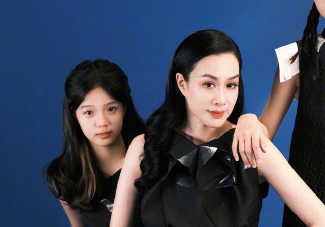 钟丽缇|get不到小S女儿的颜值,看到钟丽缇二女儿,才理解啥叫“高级脸”