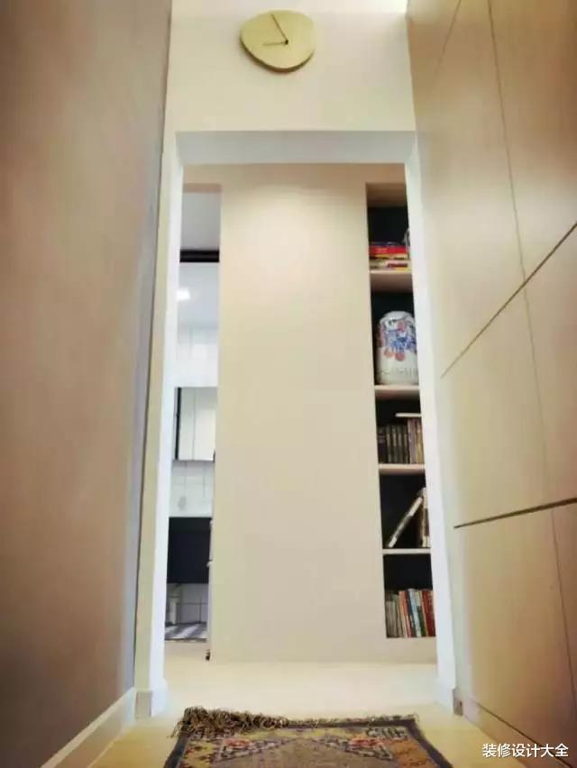 一家四口蜗居北京45㎡，电梯从家中穿梭而过，女儿卧室高不足1m！