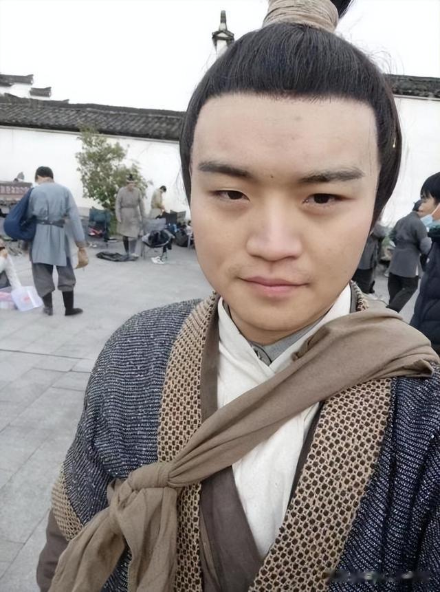 横店|我在横店当2年群演,发现吻戏、床戏都是真的,裸替一天挣3000元