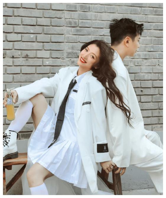 巩俐|潘辰官宣结婚喜讯，与老公恋爱8年，如今甜蜜携手步入婚姻殿堂