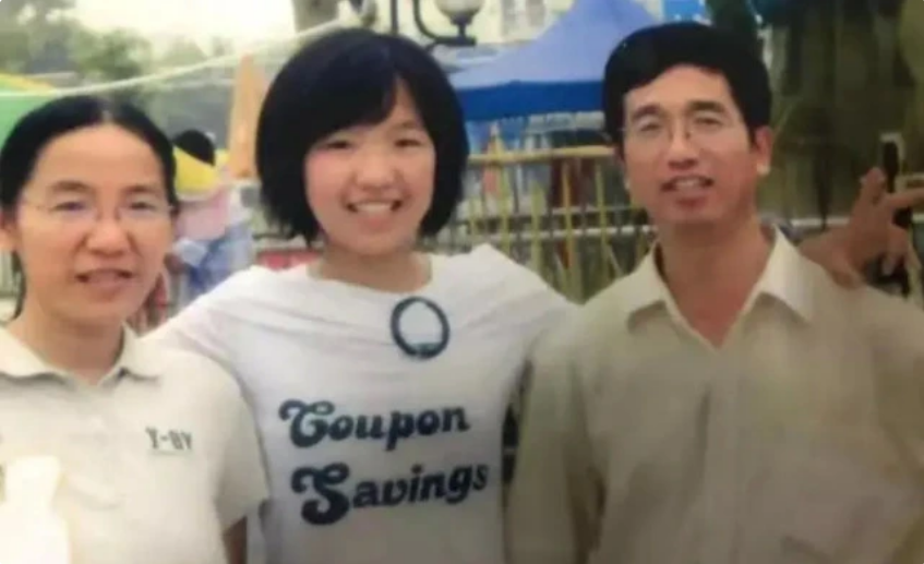 ?2007年武汉女大学生失踪,父母卖房寻人,12年后她在母校弃房现身?