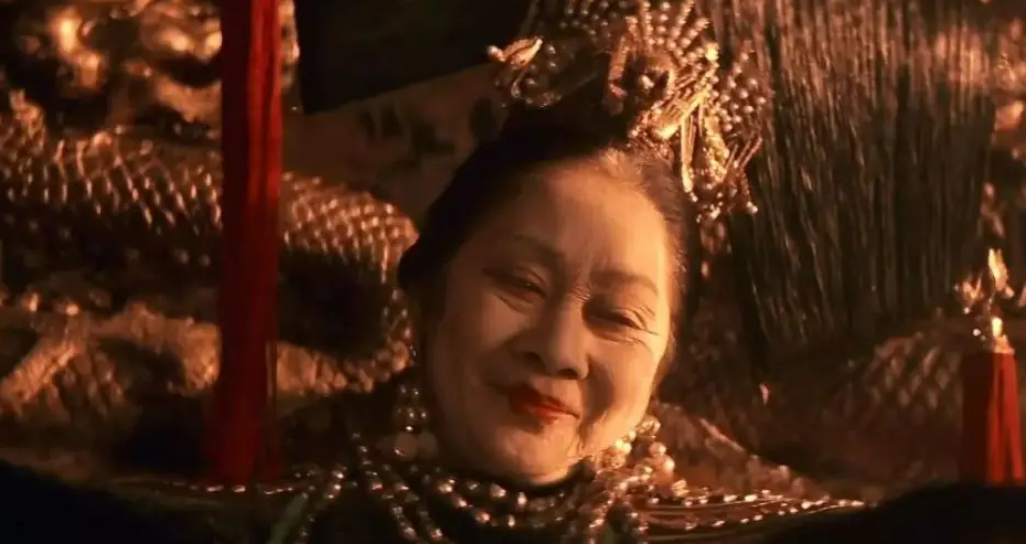 卢燕|95岁卢燕现身温哥华拍戏，身体显硬朗，曾在《末代皇帝》中演慈禧