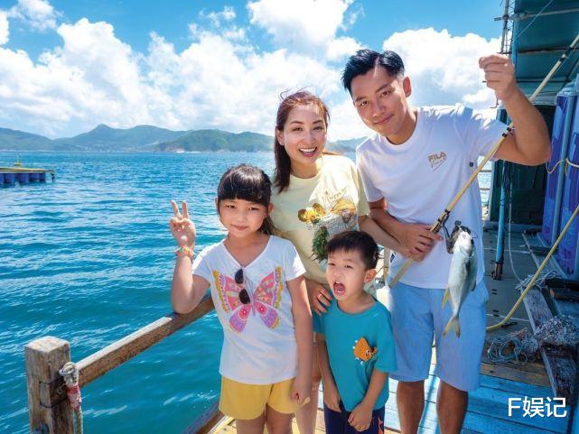 张颖康|TVB艺人张颖康一家四口钓鱼享受亲子乐 一家人享受大自然拍全家福