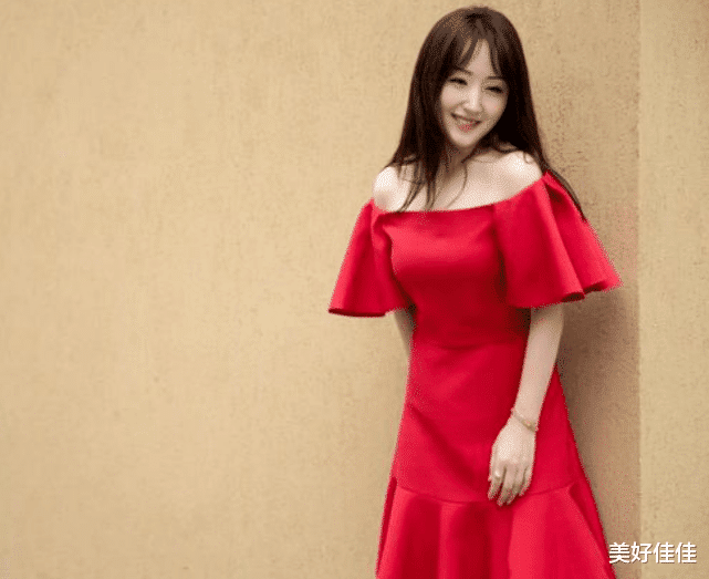 杨钰莹|19岁的杨钰莹有多美？上央视工作人员称被其美貌“吓到了”，美貌真的少见