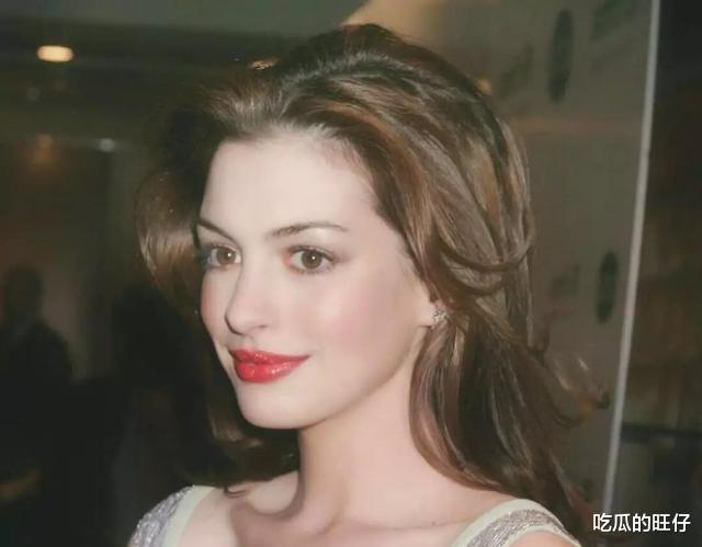安妮·海瑟薇|曾被谩骂的安妮海瑟薇：丈夫痴情守护近10年，儿子继承自己美貌