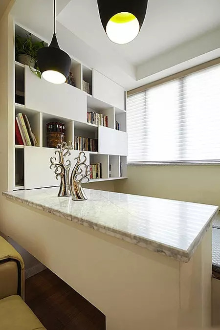 120平米三居室，隐形门电视墙居然在格子的背景墙后边