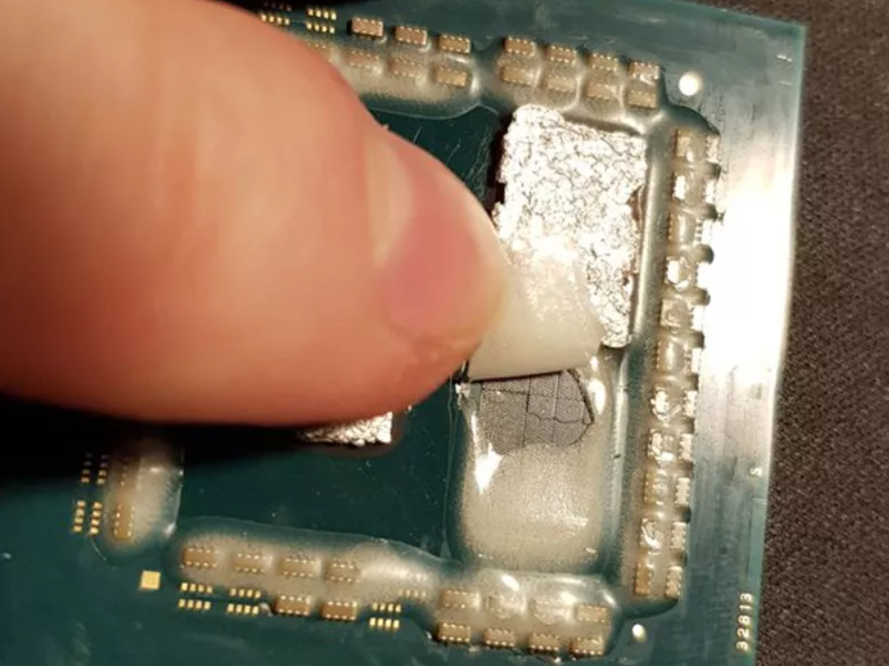天玑9000|AMD 5800X3D被“开盖”了，游戏温度“低10℃”！Zen4能教训它？