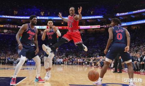 詹姆斯·哈登|NBA又有2女球迷火了！特写镜头给了7秒，好身材让哈登移不开眼