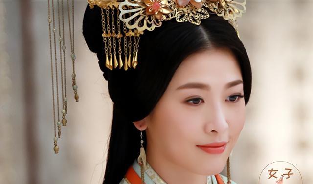 李小冉|周丽淇晒三代同堂照，感谢老公傅程鹏送惊喜引争议，不被网友看好