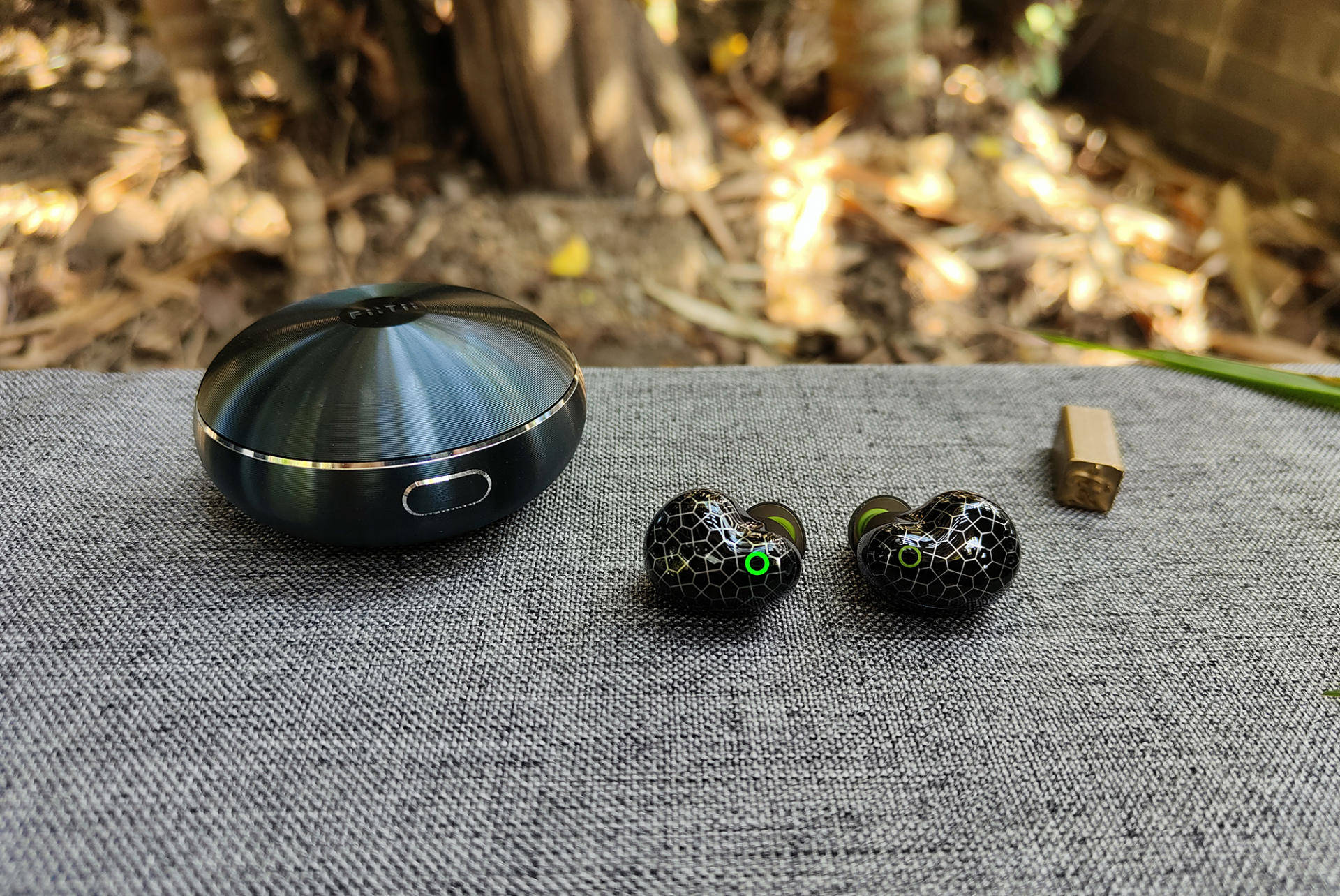 华为|真无线蓝牙耳机也能玩HIFI ？魔浪HiFiPods耳机体验，圈铁结合非一般