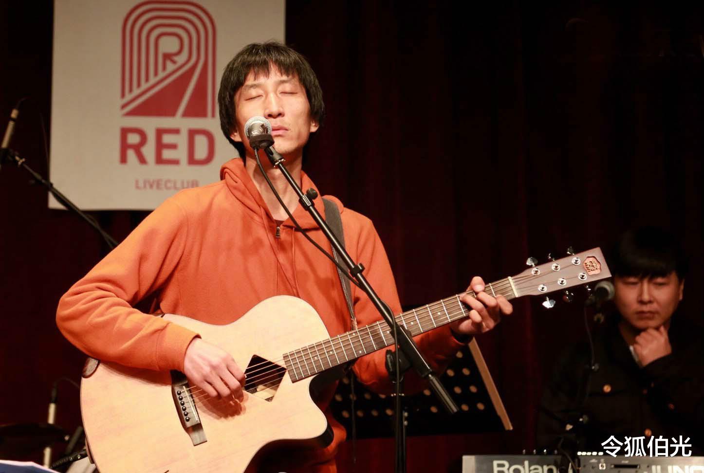 民谣|大陆民谣歌手排名:陈粒赵雷能上榜,前几名堪称华语乐坛“神人”