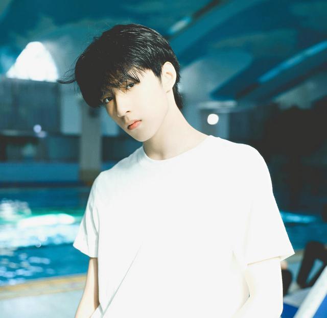 刘耀文|刘耀文回复粉丝评论暴露属性——“狂拽男高”竟喜欢甜妹