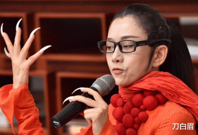 金星|杨丽萍对金星发飙:“你代替不了我!”金星反讽:我不用助理帮我上厕所。