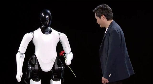 伊隆·马斯克|人形机器成热门?马斯克下月发布“擎天柱”、雷军“铁蛋”遭群嘲