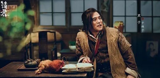 李沁|李沁新剧将上映，红衣路透照惊艳众人，搭档任嘉伦又是一部爆款