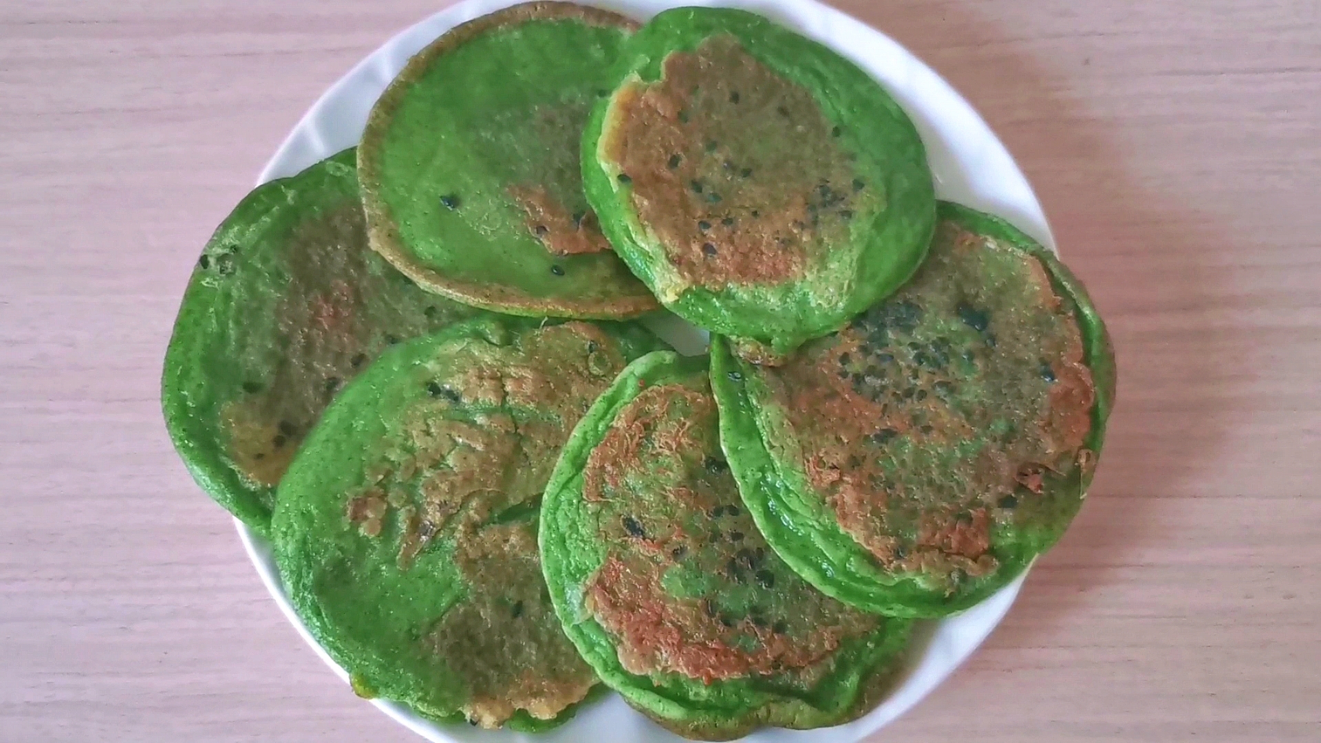 菠菜这样做成早餐饼太好吃了，软软的，很清新，营养健康又美味！