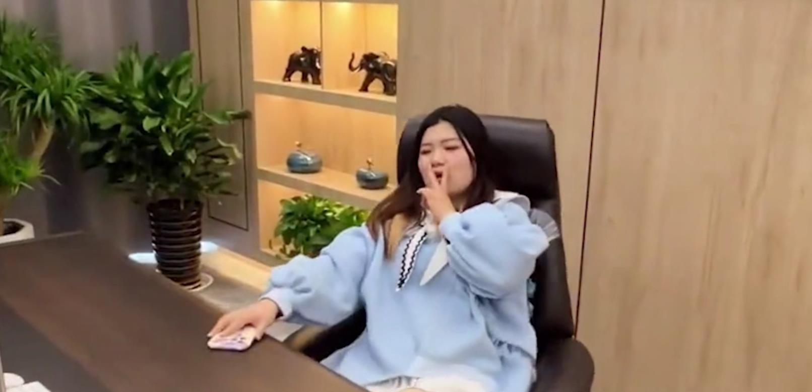 隔离|快乐三墩墩:二女一男在公司被隔离,放飞自我遭开除,如今怎样?