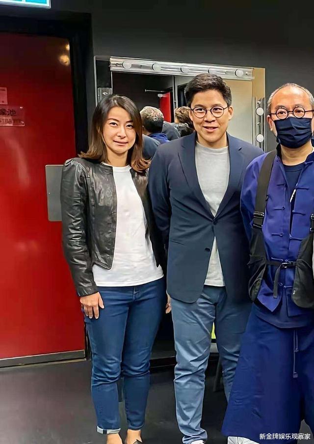 郭晶晶|40岁郭晶晶晒素颜照,戴防晒帽衣着接地气,阔太爬山爬出人生感悟