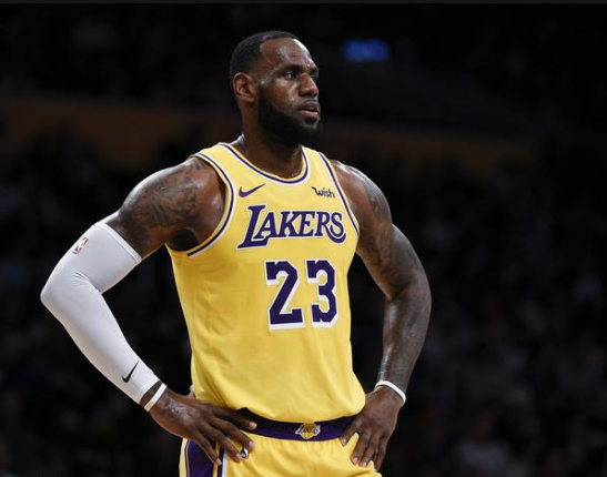 马奎尔|盘点NBA球员号码背后的故事：69号被永久禁穿，詹姆斯换号成笑谈