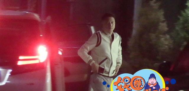 王雷|“西北锤王”王雷力压于和伟获飞天视帝与好友同做核酸街头热聊