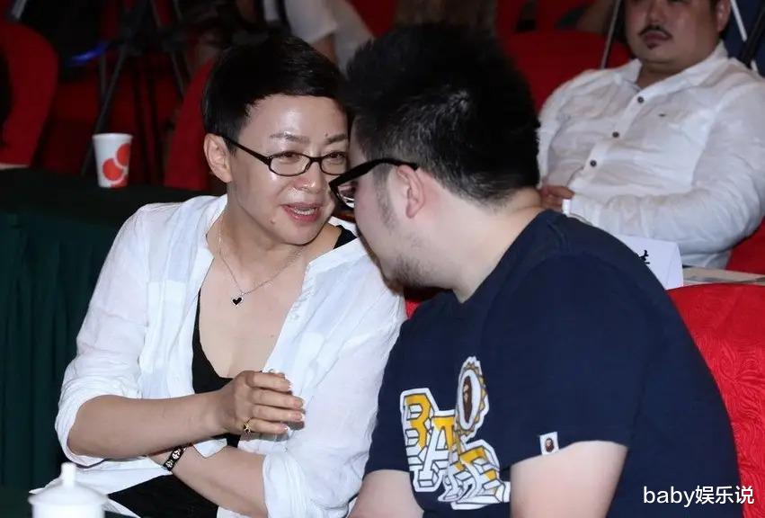 王博谷|“宋丹丹儿媳”王博谷：嫁小7岁巴图连生两子，和婆婆相处成姐妹