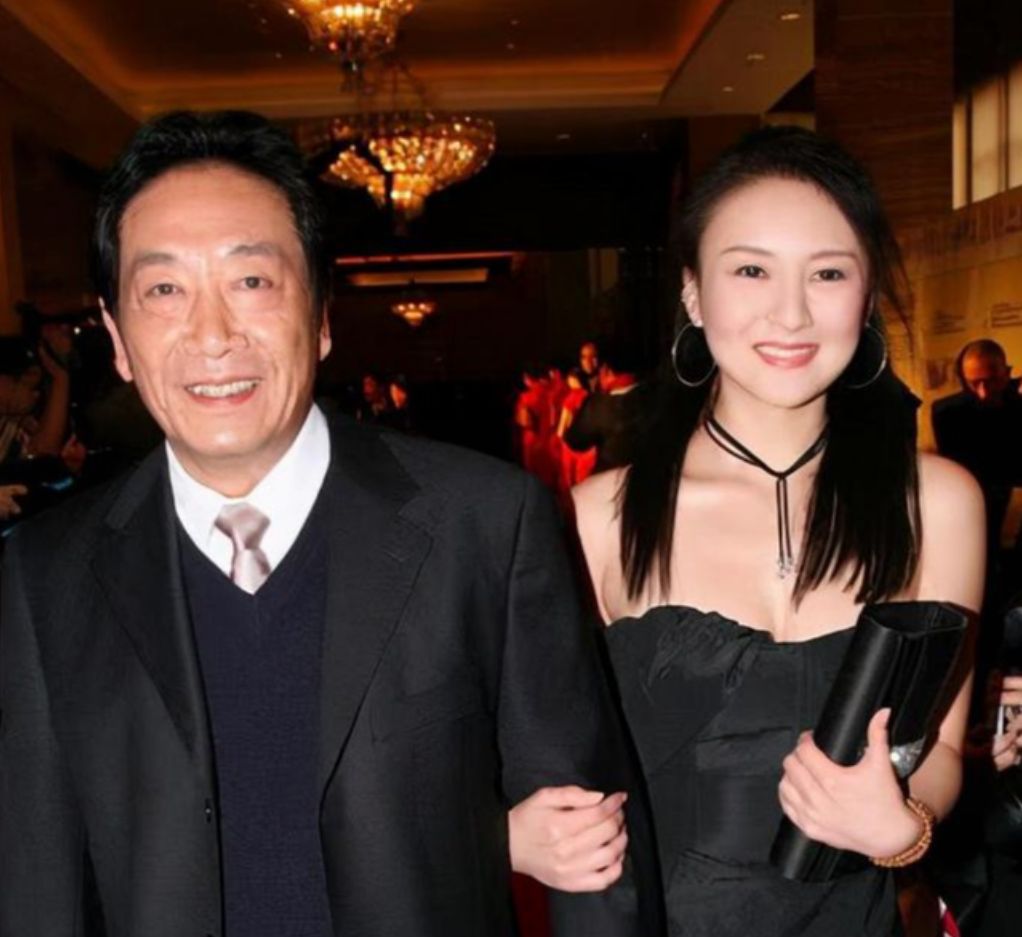 王奎荣|饶芯语：31岁不顾父母反对，嫁给68岁王奎荣，丈夫年纪比岳母还大