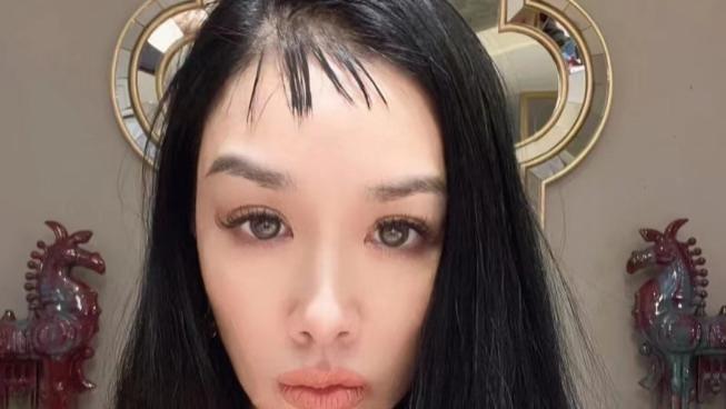 穿衣搭配 钟丽缇胎毛刘海翻车，在线求助网友：挺急的，李小璐也有同款