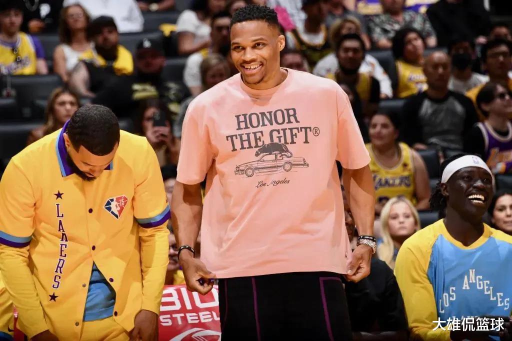 勒布朗·詹姆斯|美媒列出NBA现役九项数据统计排名前三的球员,詹姆斯多次上榜