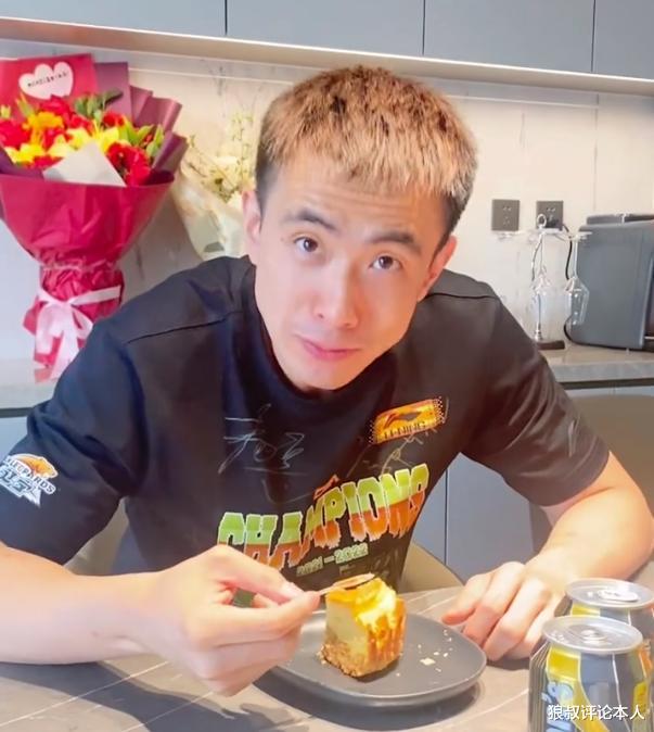 赵继伟|赵继伟回家！爱妻大长腿抢镜，婚房意外曝光，郎才女貌太幸福了