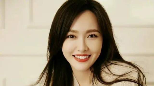 |39岁唐嫣生图又美又绝，事业爱情双丰收，活成85花里的人生赢家