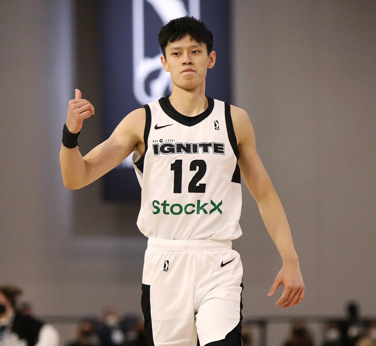 曾凡博|追梦NBA的亚洲少年！中国前锋曾凡博与韩国射手李贤重